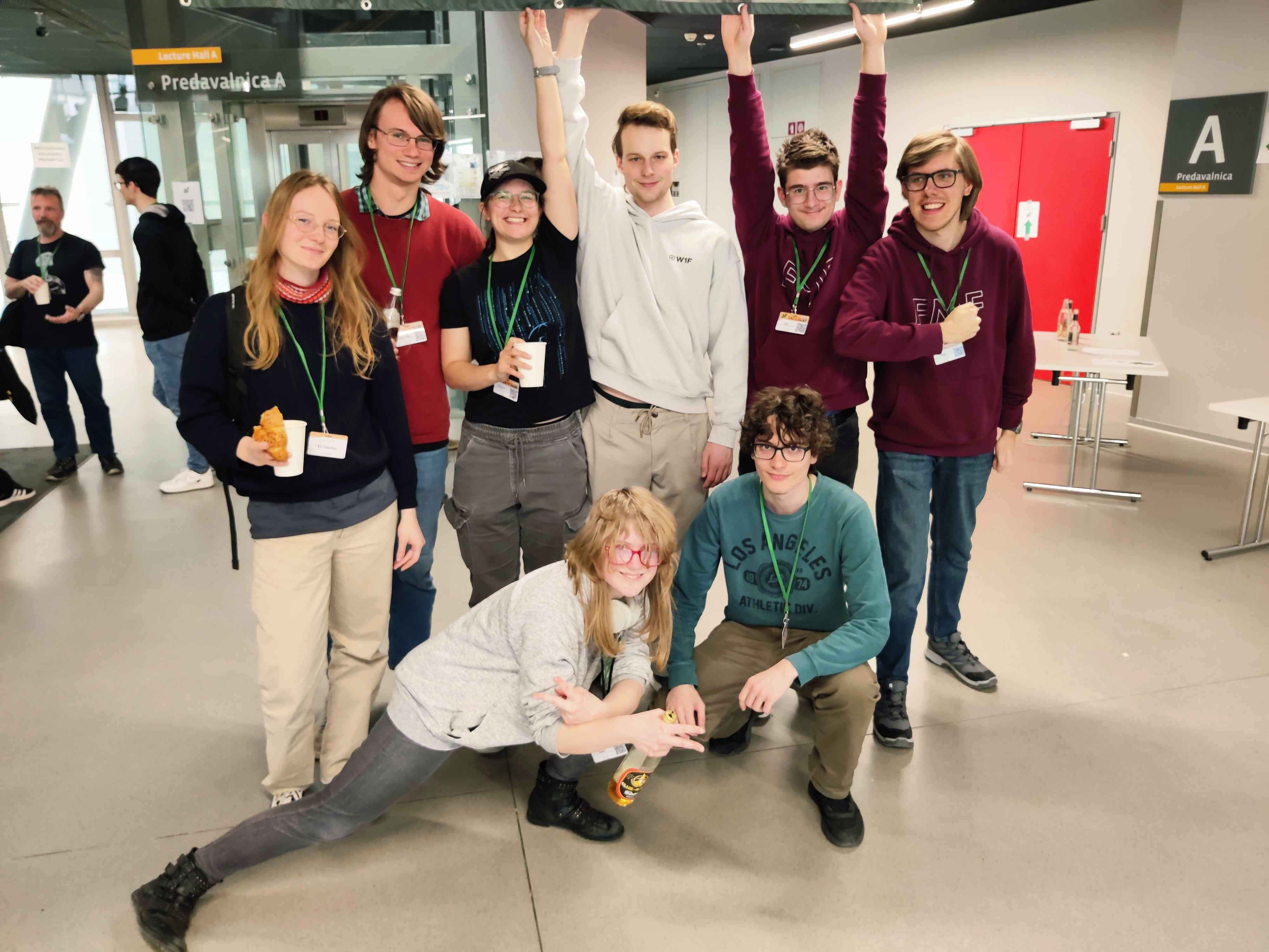 Programerski klub pod DragonSec SI zastavo